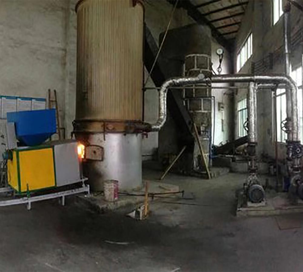 复合板导热油炉应用生物质燃烧机案例